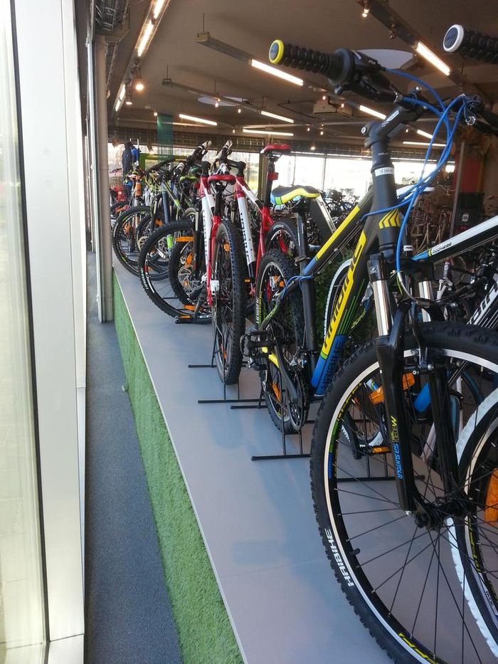 Rijwielhandel: presentatiewanden en toonbanken — Fietsenwinkel, foto 14